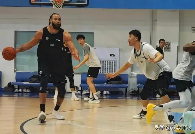 华体会体育官方网站-北京队史最“轻松”顶薪：范子铭无缘主场生死战 季后赛至今0出场
